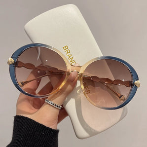 Vintage Round Frame Sunglasses: Gradient Color Fashion Eyewear for Women